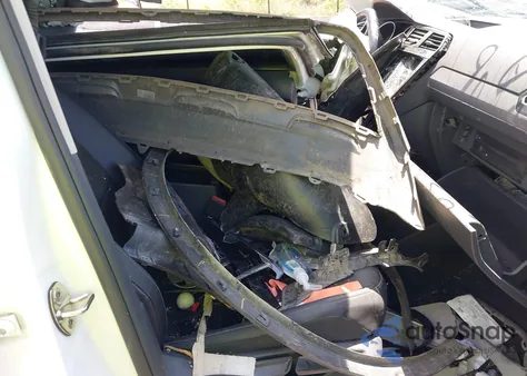 2019 Volkswagen Tiguan 2.0T Se/2.0T Sel/2.0T Sel R-Line/2.0T Sel R-Line Black из США, поврежденный, VIN 3VV2B7AX6KM147514